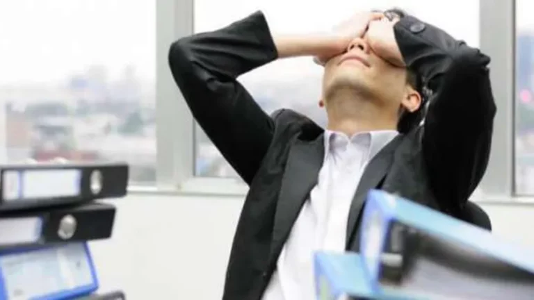 هل الإجازة المرضية تخصم من الراتب